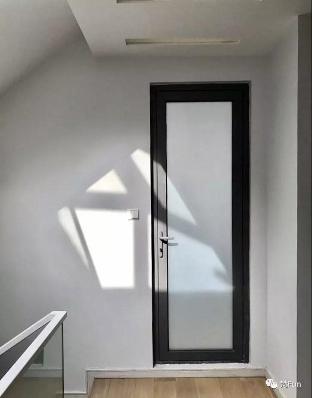 1543287789943600.jpg 21.jpg